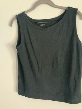Ellen Tracy Black Sleeveless Crewneck Tank